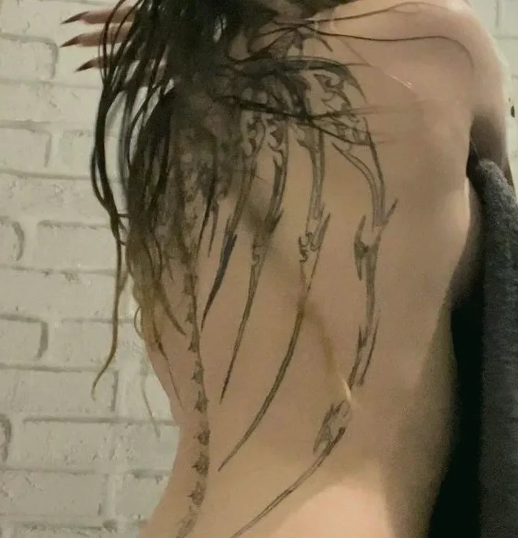 Emilia, 21