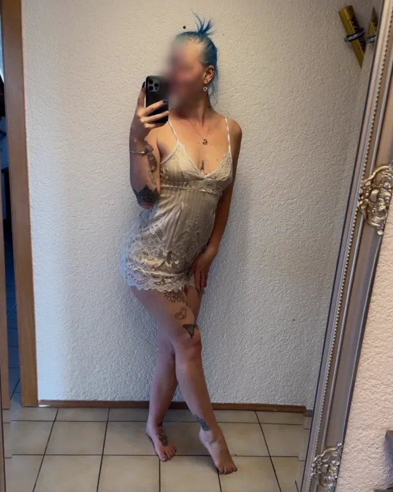 Nora, 25